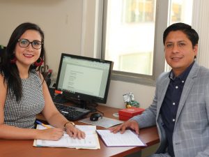 La subdirectora de patrocinio penal, Andrea Guerrero; y el jefe departamental administrativo penal, Luis Mendoza