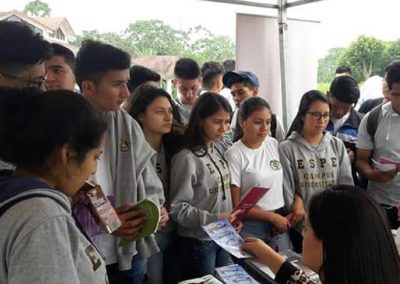 Masiva presencia de los estudiantes de la ESPE de Santo Domingo de los Tsáchilas en la feria informativa “Prevención contra la Violencia”
