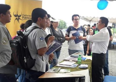 El equipo defensorial informa sobre los servicios que ofrece la Defensoría Pública