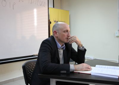 El asesor de la Defensoría Pública, Stefan Krauth, lideró el conversatorio