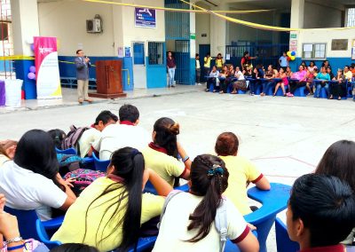 Alumnos de la Unidad Educativa César Borja Lavayen de Guayaquil participaron en una charla de la Defensoría Pública