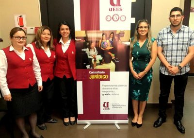 La defensora pública provincial del Guayas, Cindy Cedeño, junto al equipo del CJG de la UEES