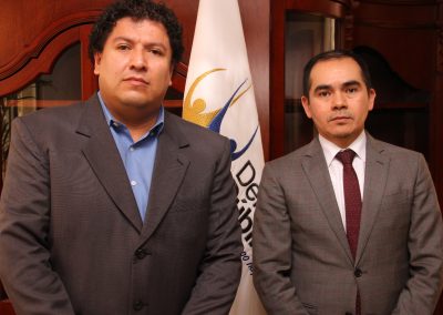 Mauricio Avilés ha desempeñado algunos cargos públicos, entre los que se destaca, su trabajo en la Asamblea Nacional y el Municipio de Quito