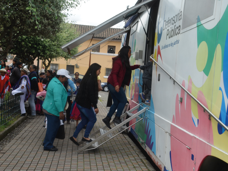 Quito: las Defensorías Móviles acercan los servicios a las parroquias y barrios