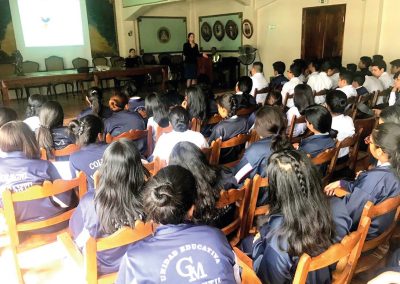 Estudiantes aprenden a identificar los tipos de violencia