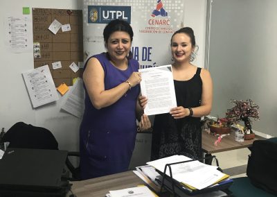 María Cristina Meneses, defensora pública provincial de Loja, entrega renovación de funcionamiento del CJG a la Universidad Técnica Particular de Loja