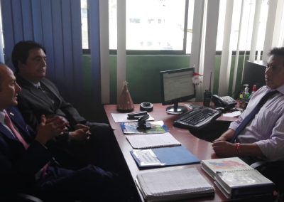 Los defensores públicos Regional del Austro y provincial de Morona Santiago durante la reunión con el Director de la CRS de Macas