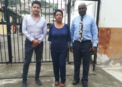 El defensor público regional Centro Norte y el defensor público provincial de Esmeraldas, junto a la directora del CRS de Mujeres