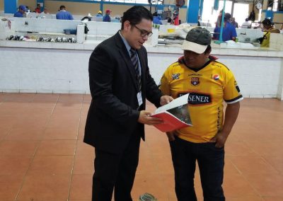 Usuario recibe información de los servicios de la Defensoría Pública