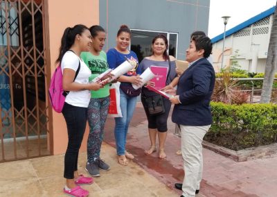 Usuarias reciben información de los servicios de la Defensoría Pública