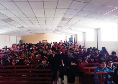 Miembros de la comunidad Salasaca en la Asamblea a la que asistió el defensor público provincial de Tungurahua