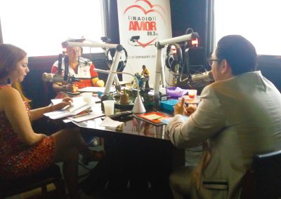 El defensor público provincial de Santa Elena, José Ramírez; y la defensora Diana Alvarado, en la entrevista en Radio Amor