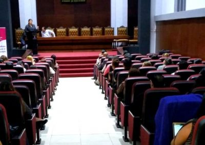 Estudiantes de la facultad de Derecho de la Universidad Estatal de Guayaquil, participaron del taller “La cruzada nacional de violencia contra la mujer”