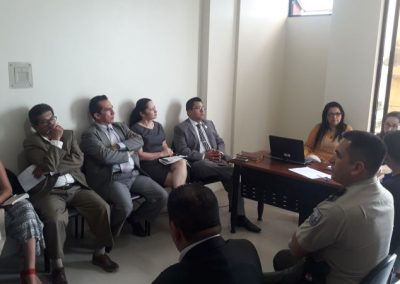 El defensor público provincial de Santo Domingo de los Tsáchilas, Mauricio Sotalín, durante la reunión de la Mesa de Justicia del cantón La Concordia