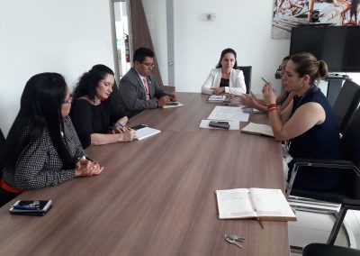El defensor público provincial de Santo Domingo de los Tsáchilas, Mauricio Sotalín, en la reunión con representantes de la Judicatura y de la Fiscalía
