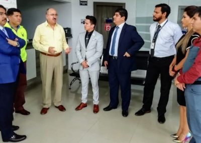 El Defensor Público de El Oro durante el recorrido en las instalaciones del Centro Integrado de Medicina Legal y Ciencias Forenses