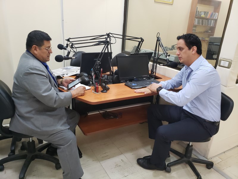 Manabí: La autoridad provincial en entrevista radial dio conocer la gestión de la Defensoría Pública en la localidad
