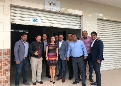 María Cristina Meneses con funcionarios de la Defensoría Pública de Manabí