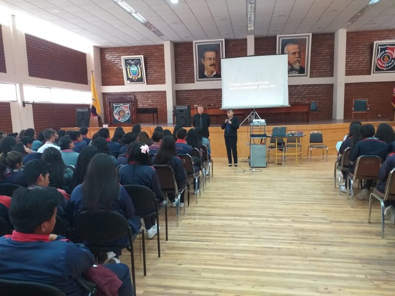 Pichincha: Estudiantes secundarios reciben charlas de prevención sobre violencia de género