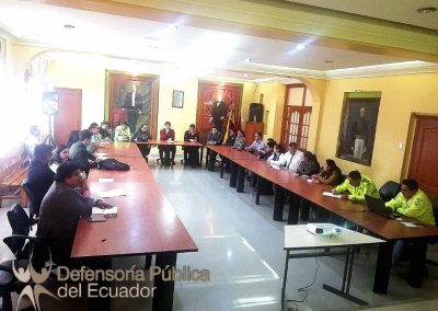 El defensor público provincial de Bolívar, Mauricio Avilés, asiste a la Mesa de Seguridad