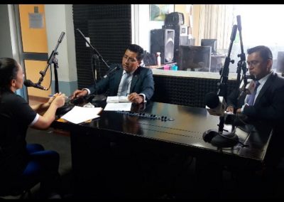 El defensor público provincial de Santo Domingo de los Tsáchilas, Mauricio Sotalín, entrevistado en la radio del CRS- Bellavista
