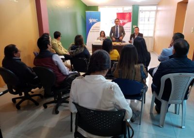 Dr. Ángel Torres durante la reunión con personal de la Defensoría Pública Provincial del Chimborazo