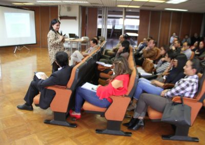 La Dra. Alexandra Mantilla con la atención los asistentes al taller de “Victimología”