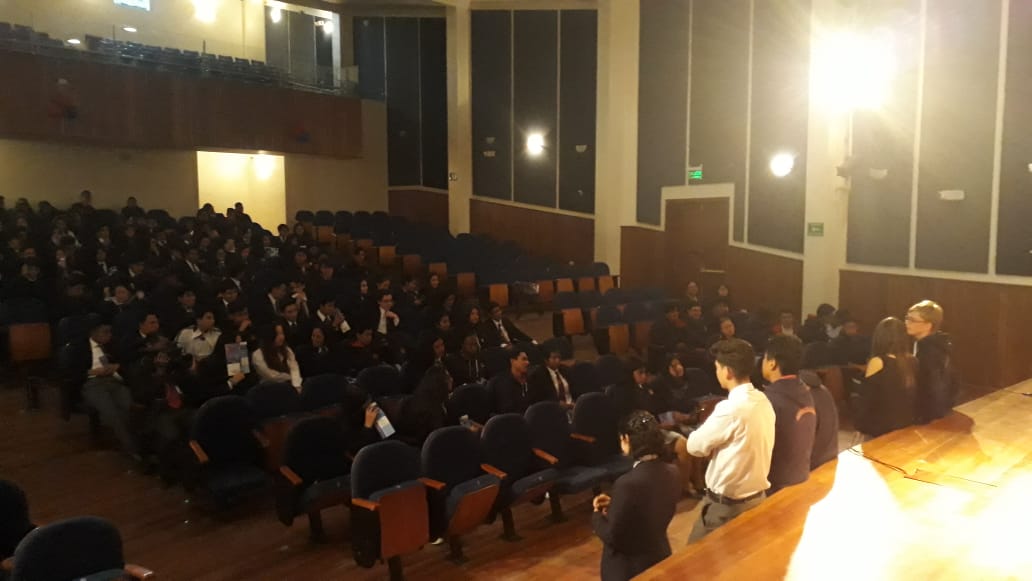 Estudiantes de Colegios de Quito, participan activamente en charla sobre Prevención de Violencia de Género