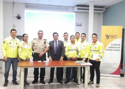 El Defensor Público provincial de Santo Domingo de los Tsáchilas, Mauricio Sotalín, capacitó a miembros de la Policía Nacional