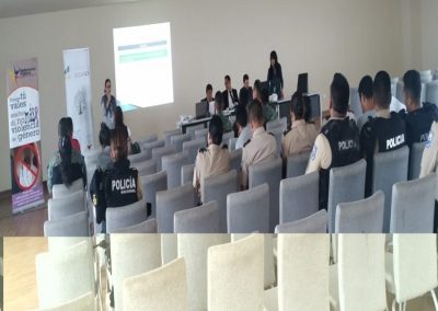 Líderes barriales, policías y militares de la ciudad Nueva Loja recibieron charla de prevención de violencia intrafamiliar