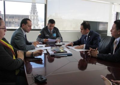 Equipos de trabajo de la Defensoría Publica y del SNAI, en reunión de trabajo.