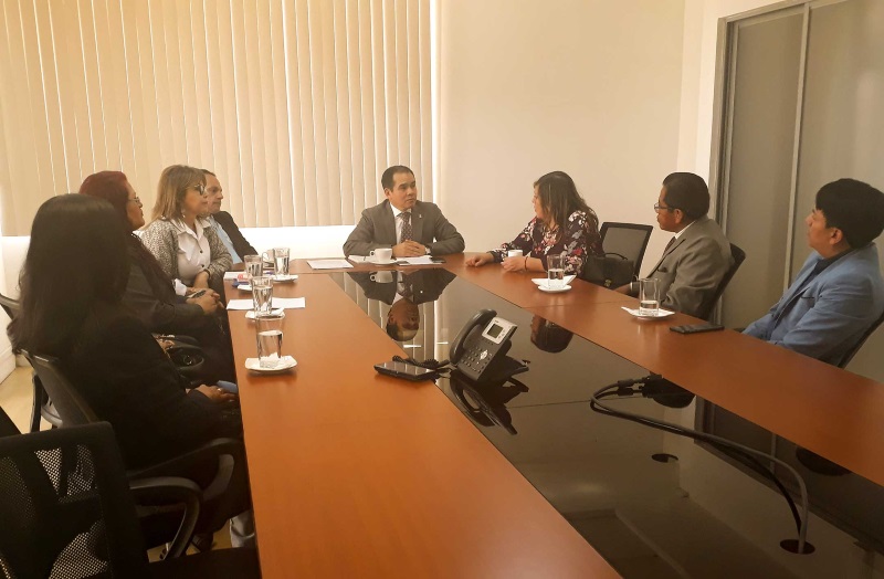 Defensor Público General (e) Dr. Ángel Torres Machuca recibió en su despacho a representantes de la Mesa de Verdad y Justicia de ex judiciales