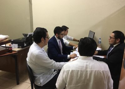 El defensor público provincial de Santa Elena, José Ramírez, durante la capacitación en la ciudad de Guayaquil