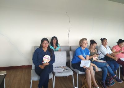 La defensora pública provincial de Sucumbíos, Edilma Borja, durante la reunión interinstitucional sobre prevención de violencia de género.