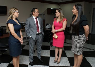 El Defensor Público General (e), Dr. Ángel Torres Machuca, en su visita al Centro de Mediación de Guayaquil, junto a la defensora pública provincial Cindy Cedeño, la defensora pública Regional del Litoral, Michele Portaluppi y la Coordinadora del Centro de Mediación, Jeannina Barahona.