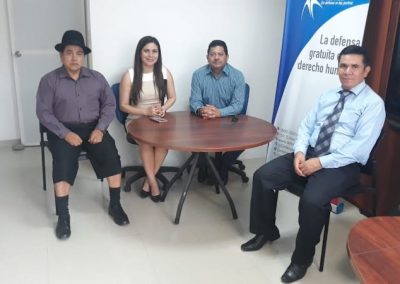 El defensor público regional del Austro, Mauricio Vásquez, en reunión con el juez multicompetente de Yantzaza, José Mallaguari y defensores públicos.