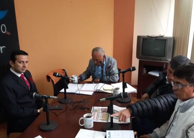 El defensor público provincial, Santiago Burbano, y el defensor público del Área Penal, Santiago Martínez, durante la entrevista en medios de comunicación de Ambato