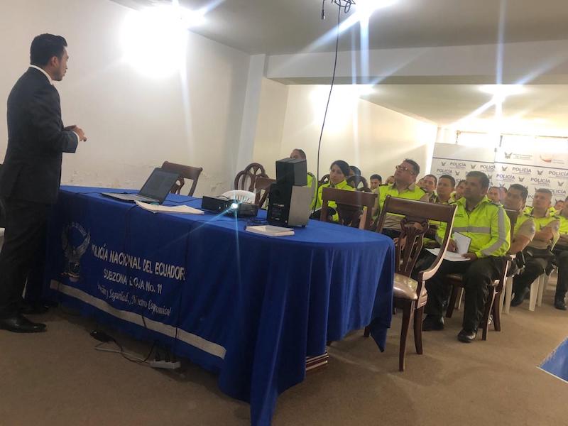 Loja: Defensoría Pública capacita a miembros de la Policía Nacional y realiza campaña de difusión en mercados