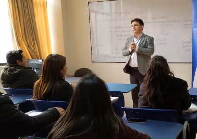 Estudiante de Derecho de Uniandes, en la charla sobre violencia de género.