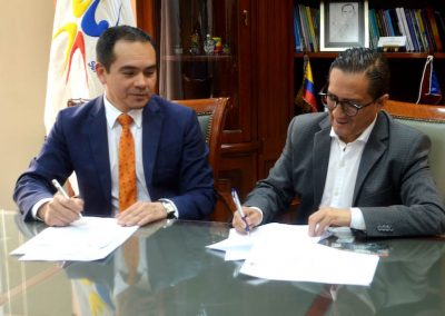 El Defensor Público General del Ecuador (e), Dr. Ángel Torres Machuca y el Director General del Instituto de la Defensa Pública Penal de Guatemala, Idonaldo Fuentes, suscriben convenio de cooperación.