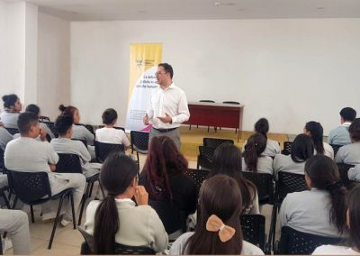 Estudiantes aprenden a identificar las formas de violencia.