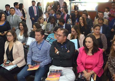 Asistentes al evento de apertura de las nuevas oficinas de la Unidad de Quitumbe, al sur de Quito.