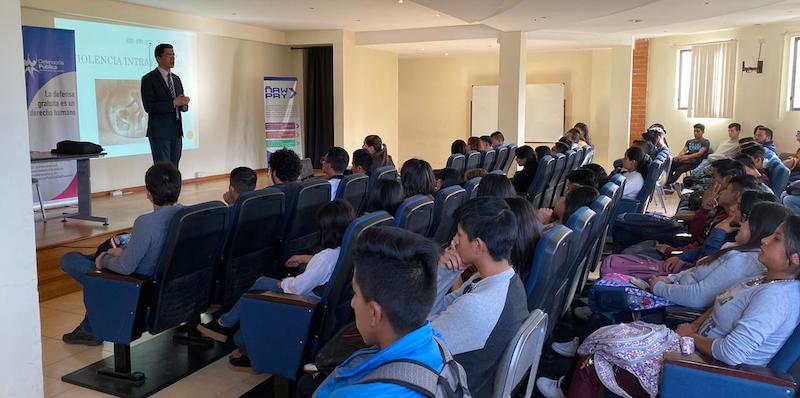 Cañar: Estudiantes universitarios recibieron charla sobre prevención de la violencia de género
