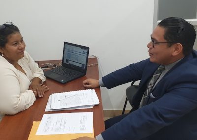 Defensor público de Santa Elena, José Gabriel Ramírez, en reunión con la defensora del Pueblo, Cindy Suárez
