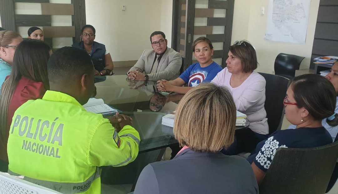 Santa Elena: Defensoría Pública colabora en proyecto para atender a mujeres y participa en feria ciudadana