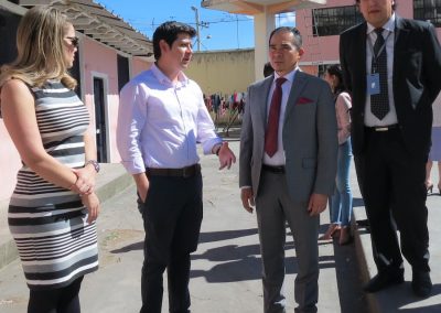 El Defensor Público General, Ángel Torres Machuca, dialogó con el director del CRS de Guaranda, Alejandro Gaibor.