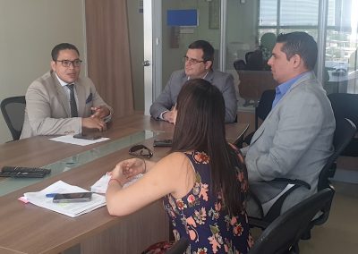 Defensor público provincial de Santa Elena, José Gabriel Ramírez, analiza casos de Violencia de Género con director del Consejo de la Judicatura, Augusto Pino; fiscal de la provincia, Edmundo Briones; y, especialista jurídica, Alexandra Robles.