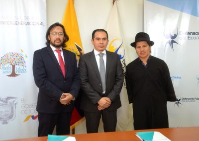 El Defensor Público General, Ángel Torres Machuca, suscribe convenio de cooperación interinstitucional con el Secretario Técnico del CNII, Francisco Cevallos Tejada.
