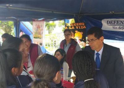 Alumnos de la Unidad Educativa Urcuquí durante la feria ciudadana de la Defensoría Pública