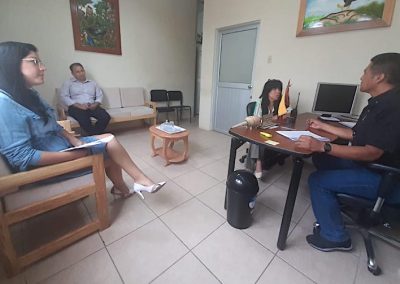 La defensora pública provincial de Sucumbíos, Edilma Borja, durante la reunión con las autoridades del CRS.
